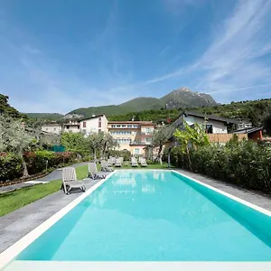 https://toscolano-maderno-halldis-apartments.it-lombardy.com